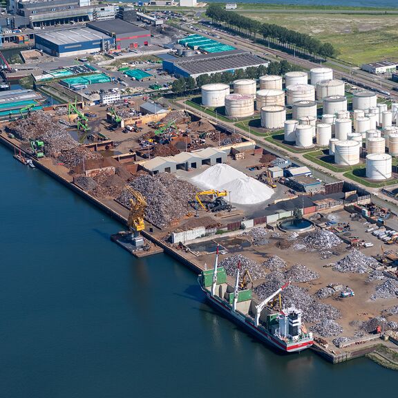 Lagerung von Rohstoffen im Hafen von Rotterdam